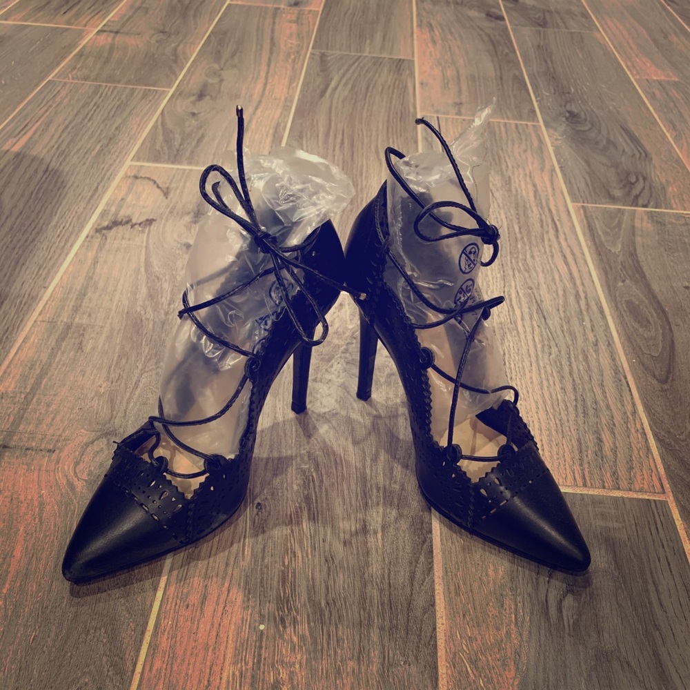 Zara Woman Tie up heels- size 36/6